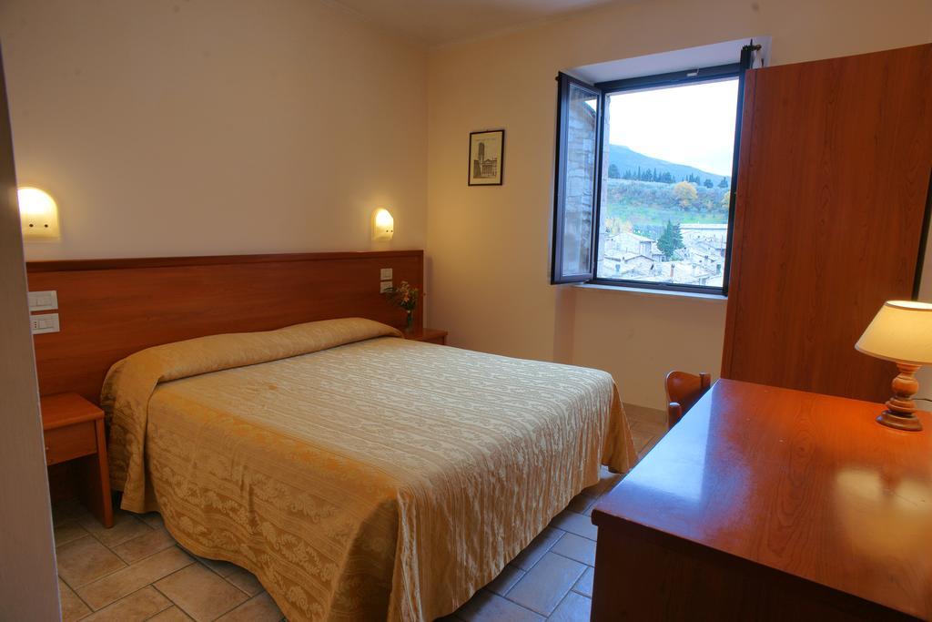 Albergo La Rocca Asís Habitación foto