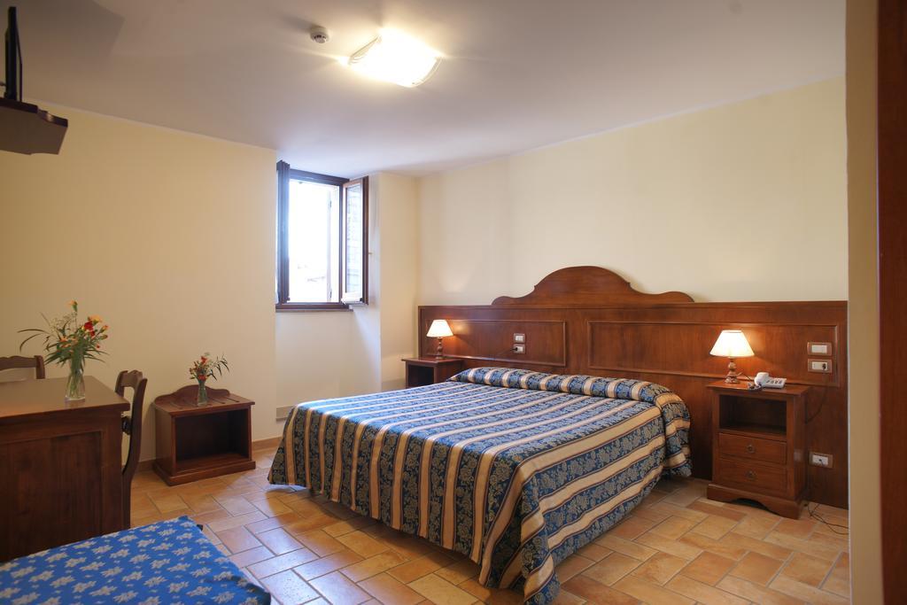 Albergo La Rocca Asís Habitación foto