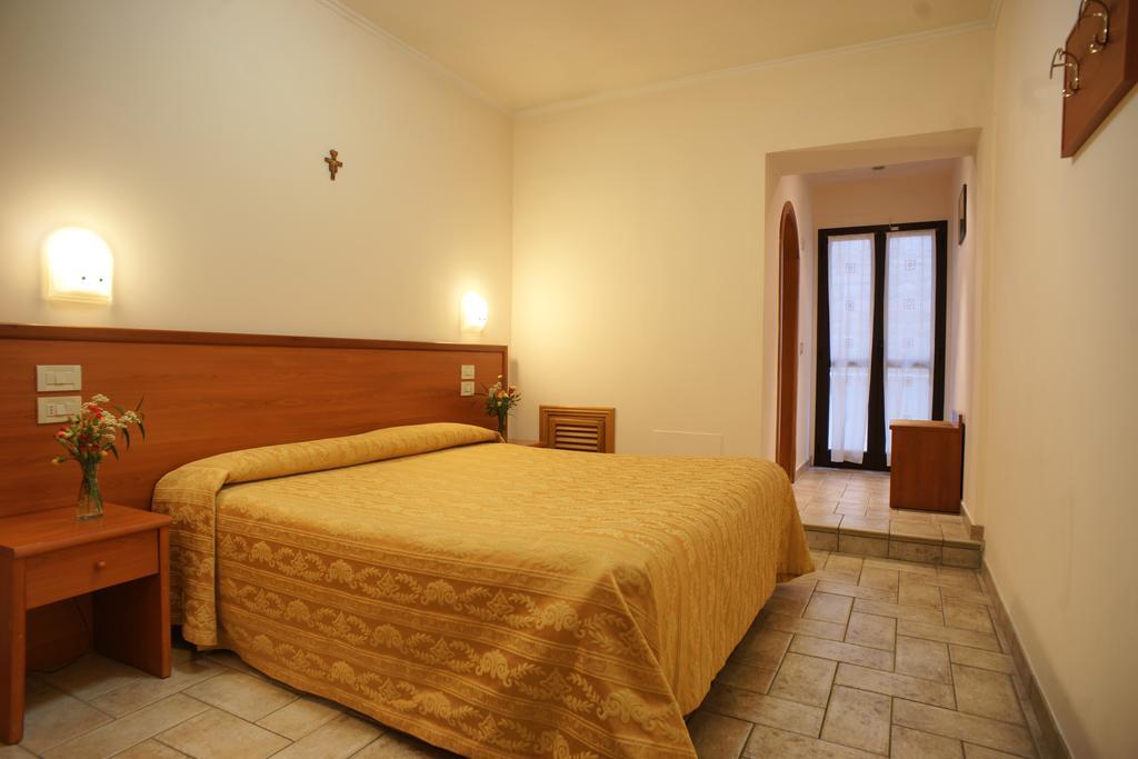 Albergo La Rocca Asís Habitación foto