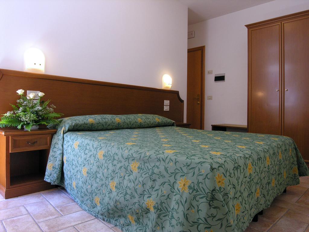 Albergo La Rocca Asís Habitación foto